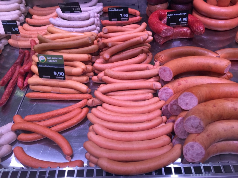 charcuterie-LA PENNE-min_sausages_meat_butchery-1069321